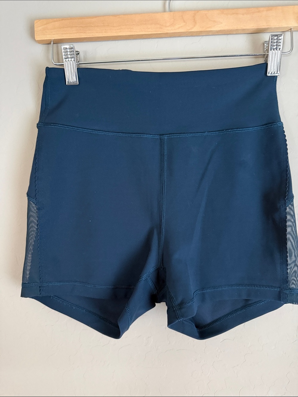 lululemon Everlux Adore Your Core Shorts w/mesh Inserts Navy Sz 6